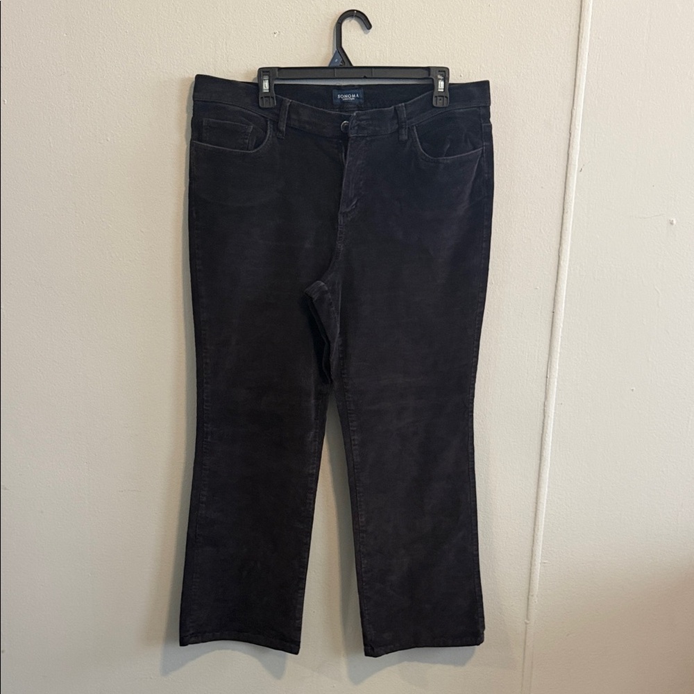 Women's Straight Leg Pants in Black